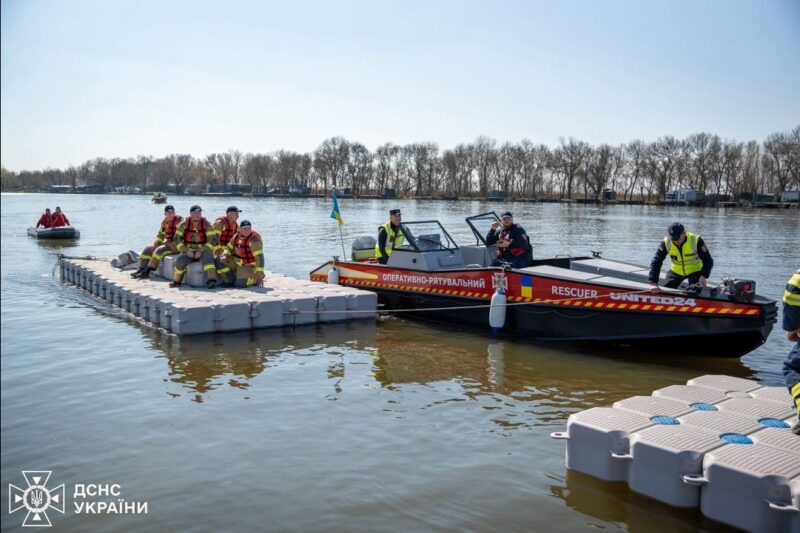 Рятувальники Одещини та Черкащини відпрацювали спільні дії на воді.