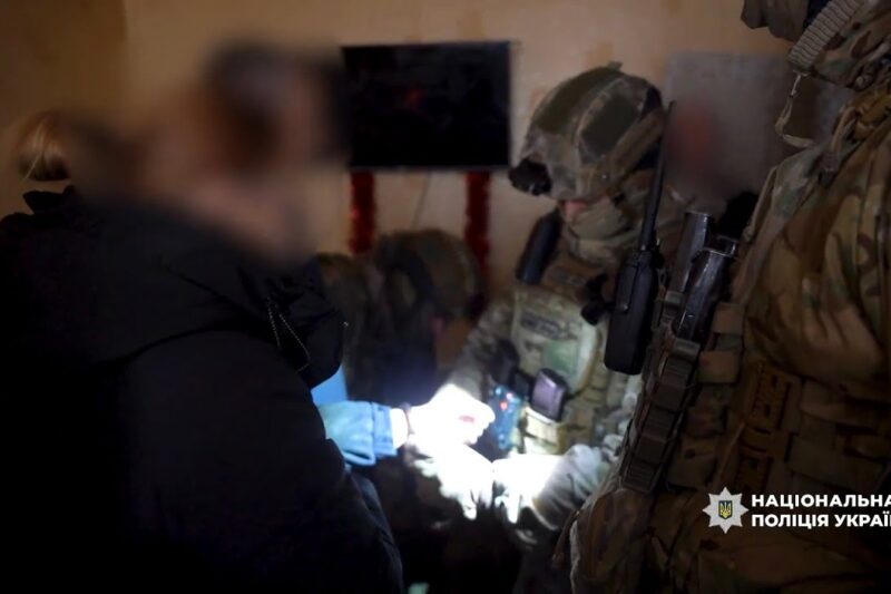 Створили «бізнес» на виготовленні дитячої порнографії: поліцейські затримали подружжя киян