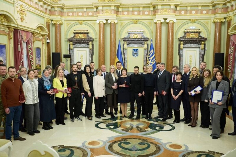 Володимир Зеленський вручив державні нагороди громадянам, які роблять країну сильнішою