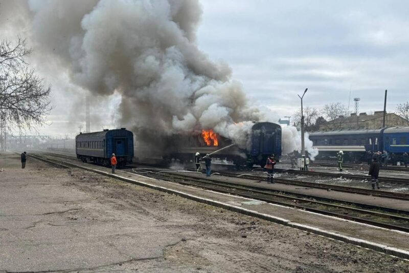 Безпілотник атакував вагон потягу у Миколаєві