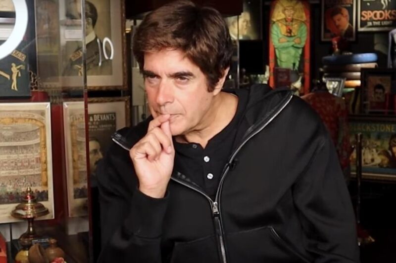 Девід Копперфілд йде зі сцени на тлі скандалу з Епштейном