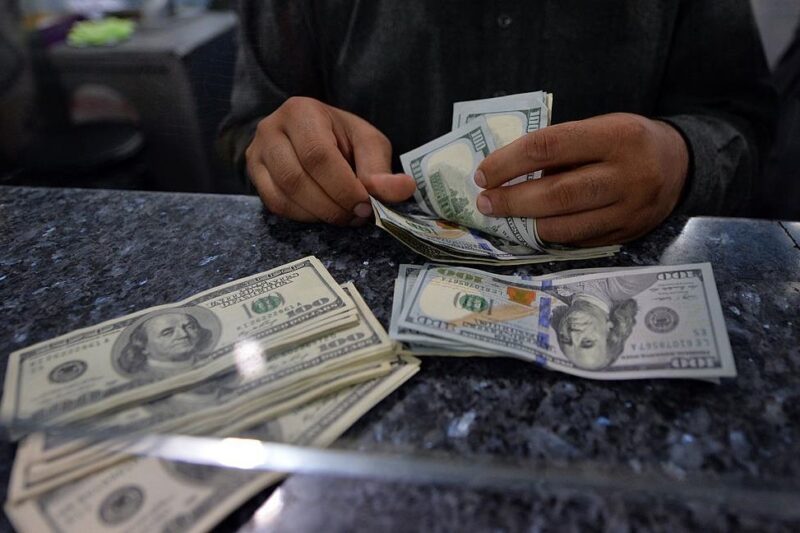 Долар і євро стабілізувалися в обмінних пунктах
