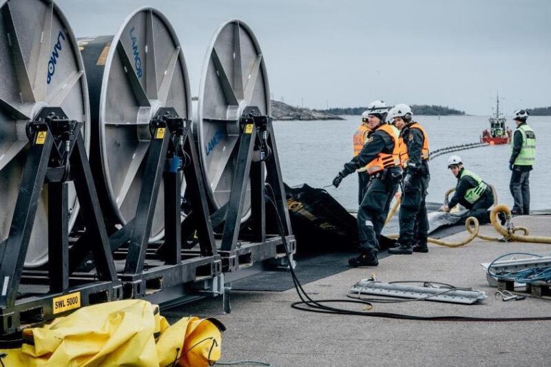 Фінляндія передала Україні обладнання для ліквідації розливів нафти