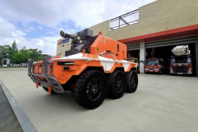 Hyundai створила робота-пожежника, який працює при температурі до 760&deg;C