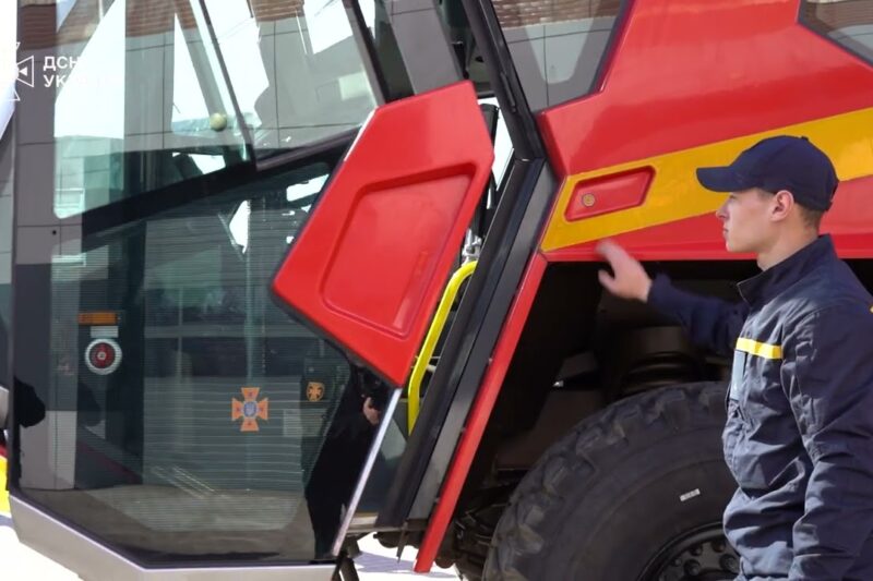 Міжнародна підтримка, що рятує життя: рятувальники ДСНС отримали нові пожежні автомобілі