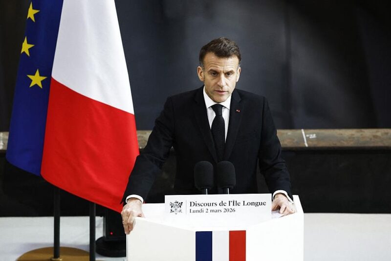 Макрон: Франція збільшить число ядерних боєголовок