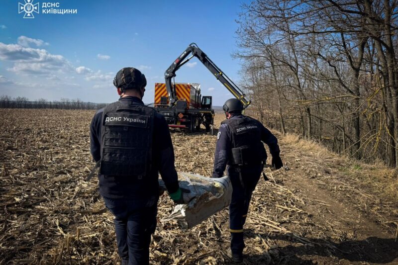 На Київщині виявили бойові частини ракети Х-101