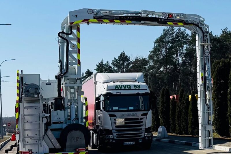 На кордоні з Польщею запрацювали мобільні сканери з ШІ