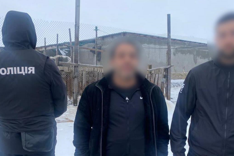 На Одещині затримали іноземців, які попродавали фальшиві долари