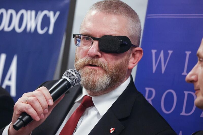 Наруга над прапором України: в ЄС позбавили імунітету польського депутата