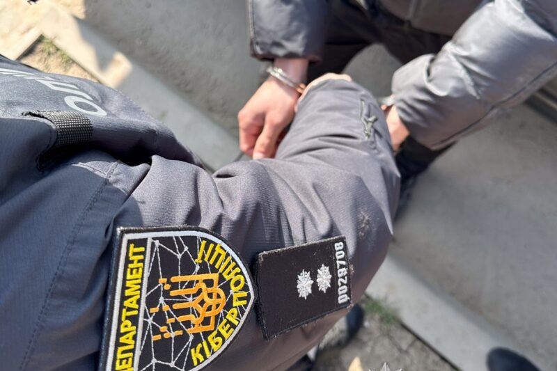 Одеські шахраї ошукували військових на продажу елітних авто