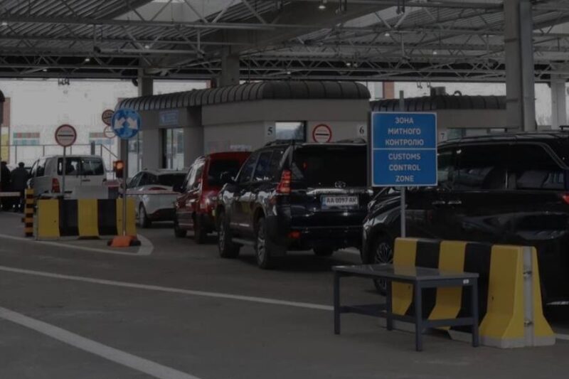 Перед Великоднем на кордоні України спостерігаються великі черги