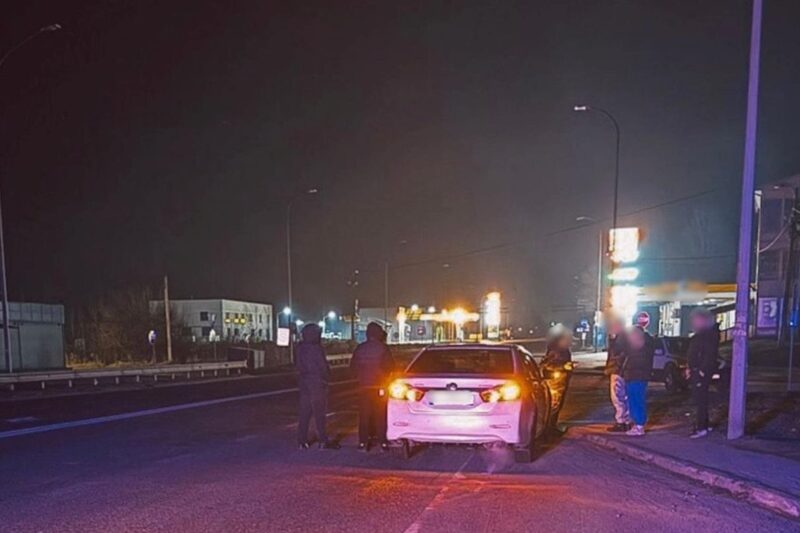 Під Києвом поліцейський збив 20-річну дівчину на переході