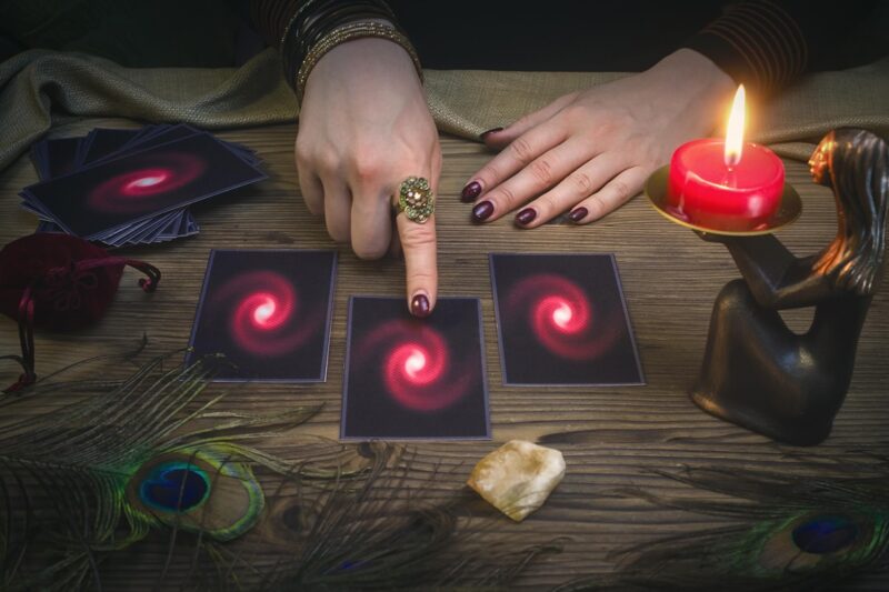 Половина росіян вірить у домовиків і ясновидців – опитування