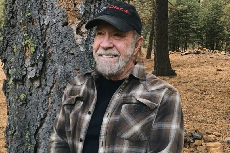 Помер легендарний актор Чак Норріс