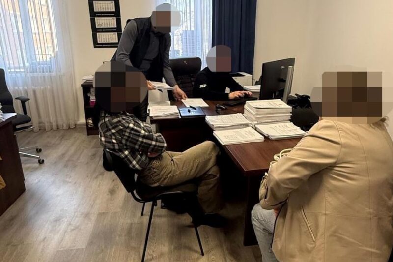 Посадовицю з Рівненщини підозрюють у масштабній вирубці лісу