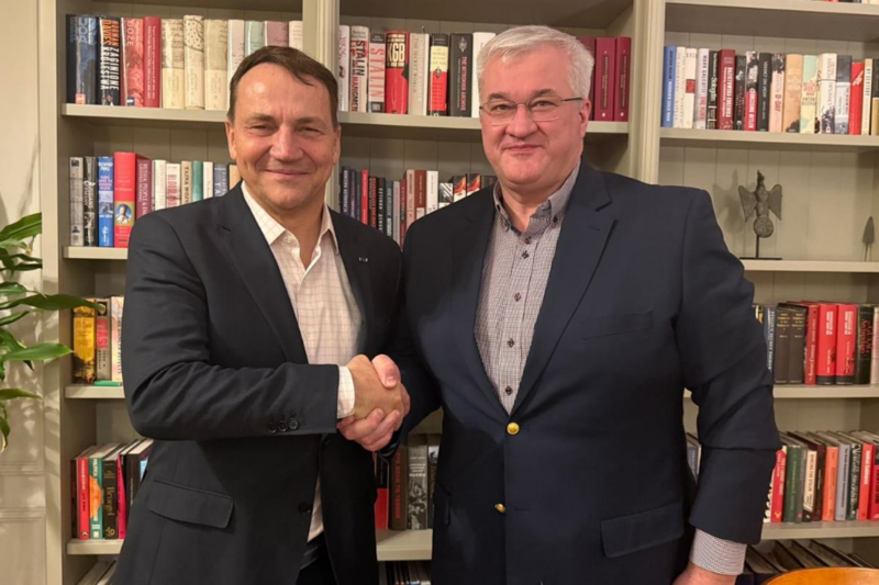 Сибіга та Сікорський обговорили підтримку України