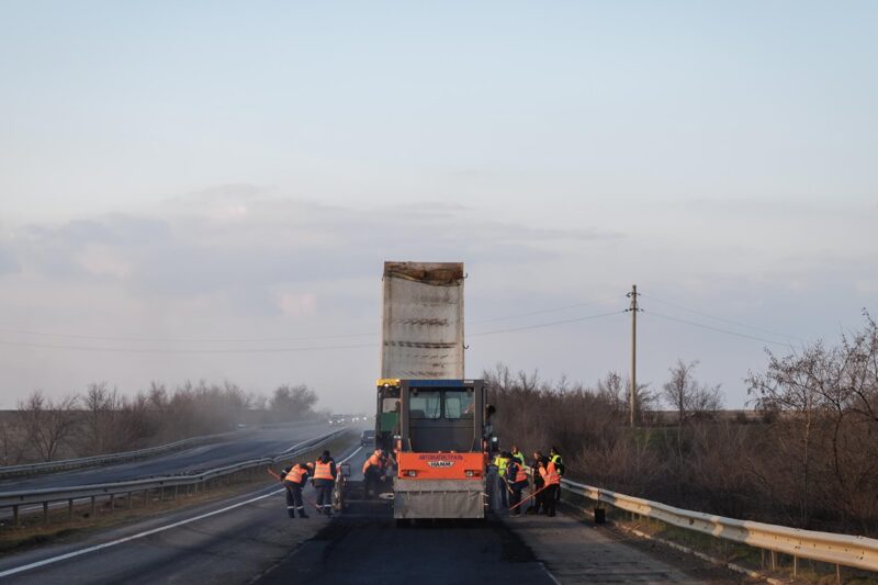 Стало відомо, коли в Україні завершать ремонт доріг