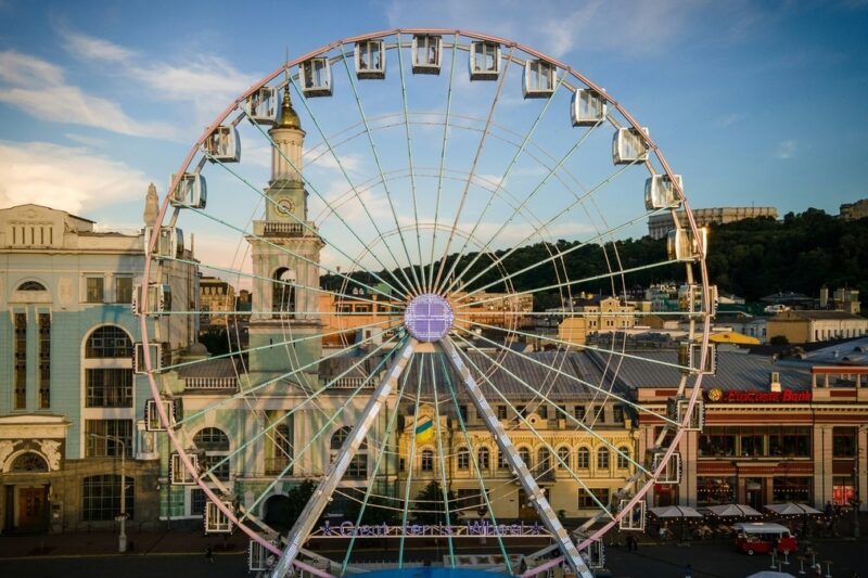 Суд скасував арешт колеса огляду на Контрактовій площі в Києві