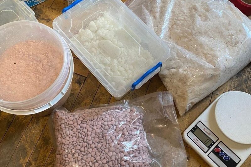 “Товар” ховали у продуктах і вазонах: поліція викрила наркоугруповання