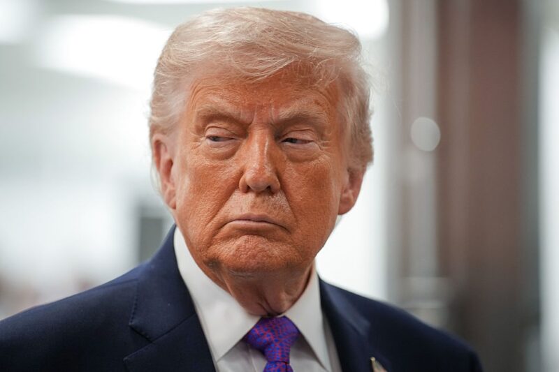 Трамп погрожує скерувати агентів ICE до аеропортів