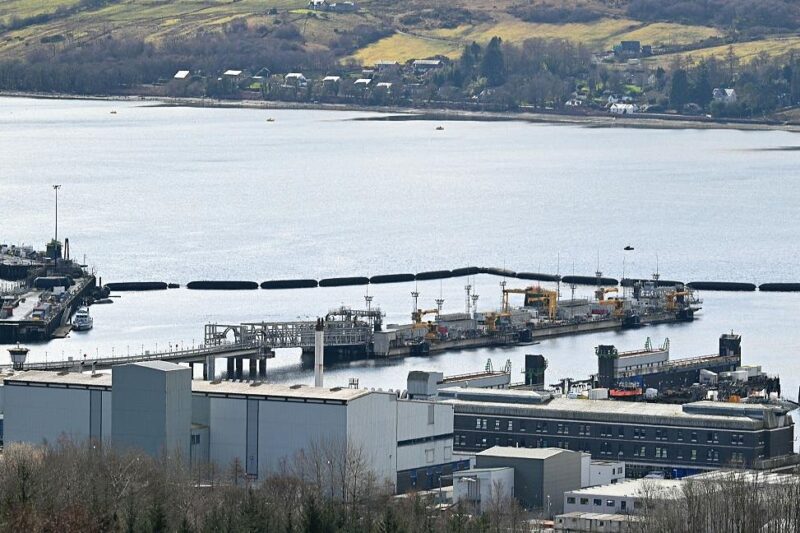 У Британії затримали іранських шпигунів, що дісталися на базу субмарин