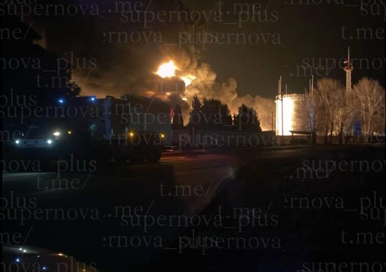 У Краснодарському краї вирує пожежа на нафтобазі