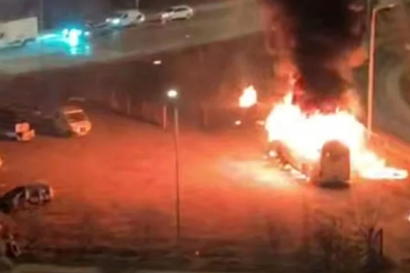 У Львові прогримів вибух: палає автобус