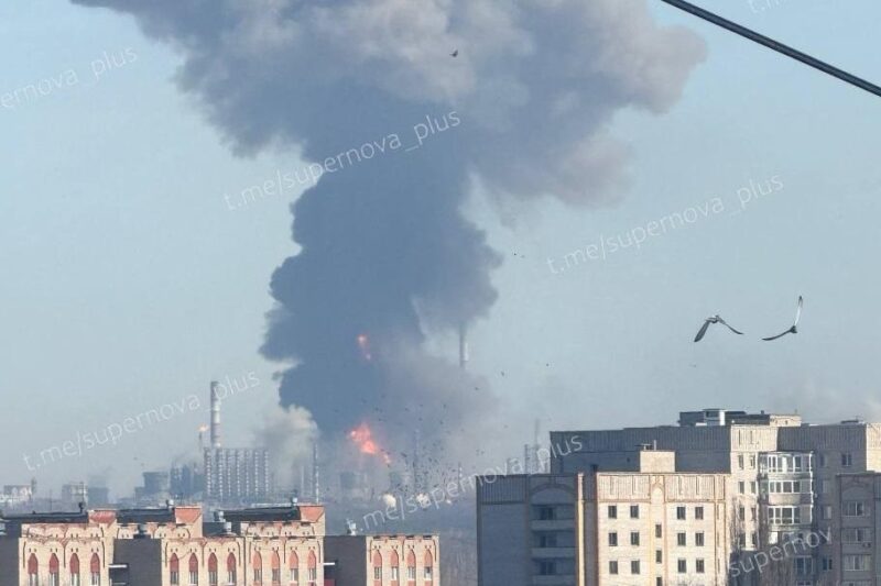 У Росії потужний вибух на нафтохімічному заводі