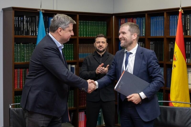 Україна та Іспанія підписали чотири оборонні угоди
