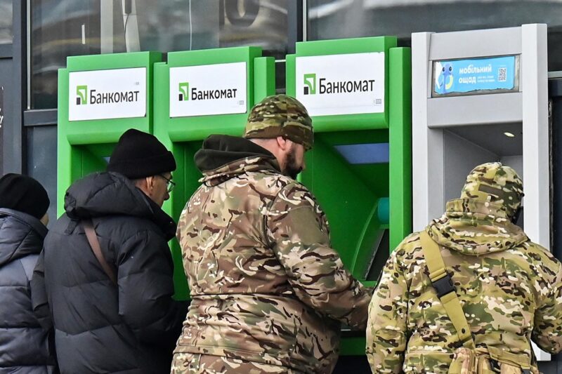 Українці торік одержали $8 млрд грошових переказів