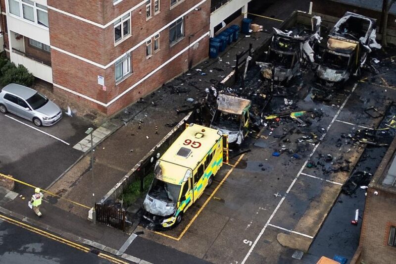 В Лондоні підпалили чотири швидкі єврейської організації