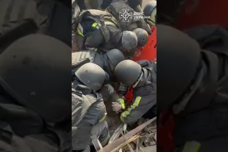 ВИЖИЛА ПІД ТОННАМИ БЕТОНУ!