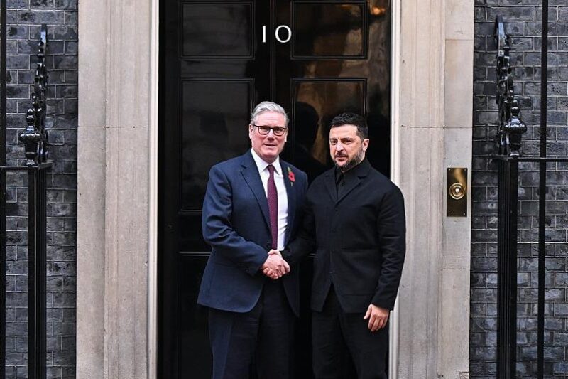 Зеленський прибув з візитом у Лондон