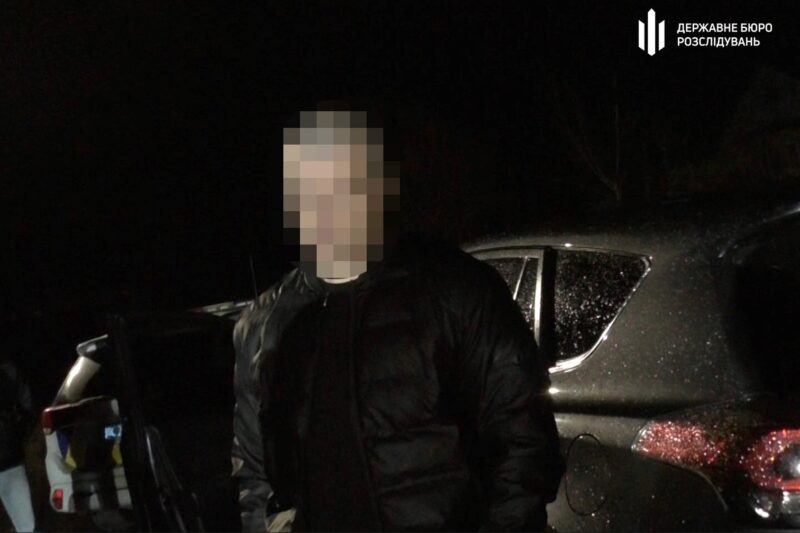 Зі зброєю “визволяв” мобілізованого друга: нацгвардійцю загрожує до 8 років