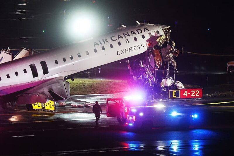 Зіткнення літака й авто в Нью-Йорку: загинули пілоти