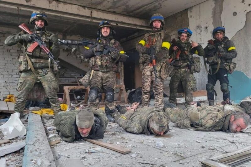 ЗСУ полонили росіян, які намагались встановити прапор РФ на Харківщині