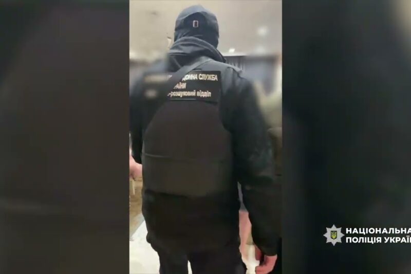 Підпільне виробництво сигарет у Херсоні – поліції вилучив тонни тютюну та десятки тисяч цигарок