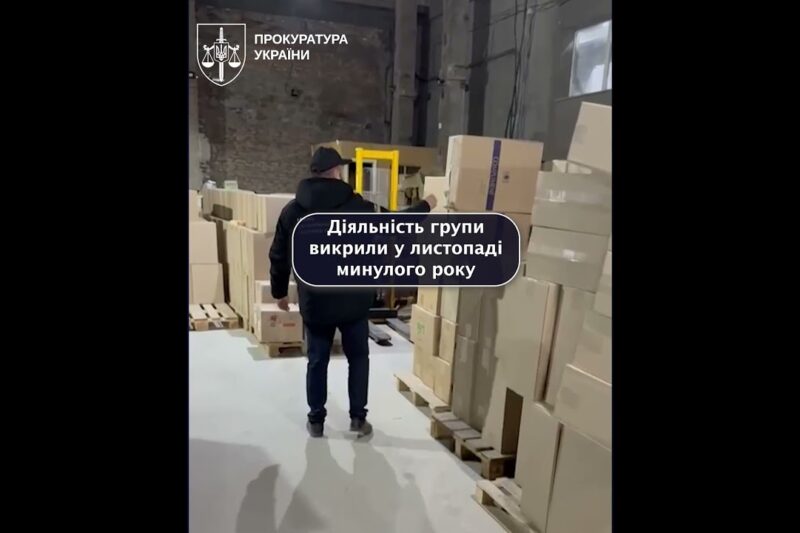 Чверть мільйона пачок цигарок і 6 тис  л отрути! Підозрюються 11 осіб