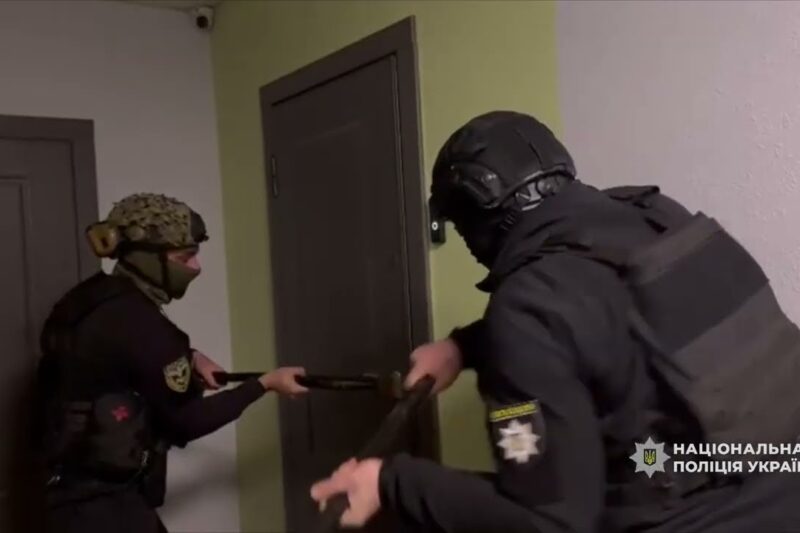 Поліцейські ліквідували у Дніпрі мережу кол-центрів, через які викрадали криптоактиви