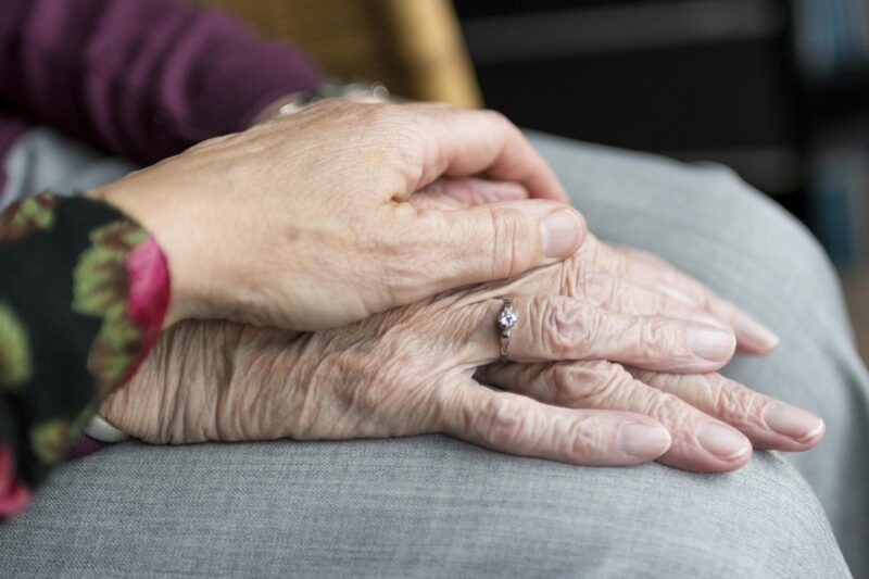 86-річну француженку затримали у США після переїзду до коханого юності