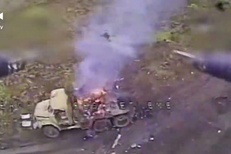 🔥 Один у полі – Воїн. Прикордонник FPV-дроном ліквідував 11 окупантів та знищив вантажівку