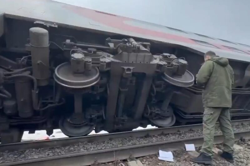 Аварія поїзда в Росії: зросла кількість потерпілих