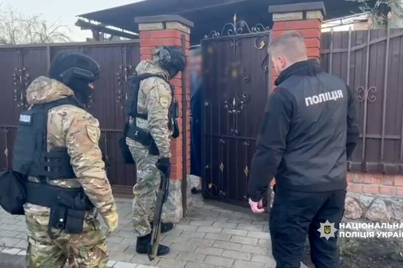 Нацполіція викрила організовану групу, яка роками привласнювала квартири померлих та одиноких людей