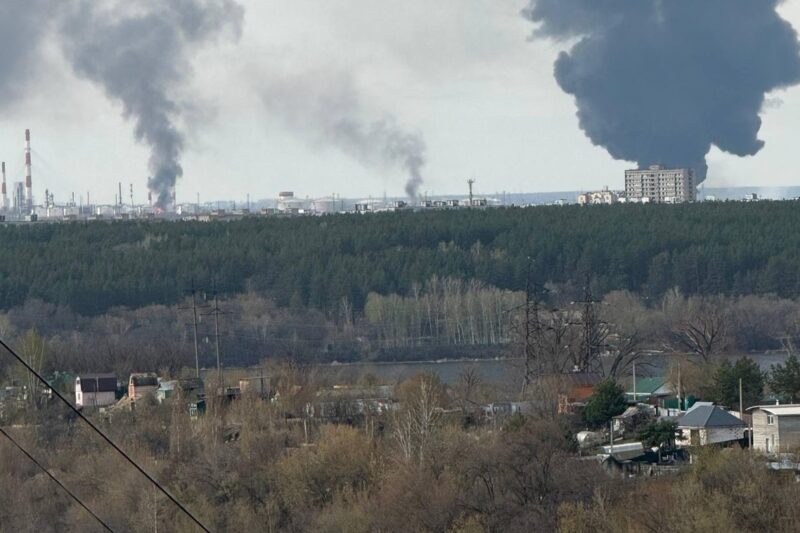 Дрони спричинили пожежу на Сизранському НПЗ в РФ