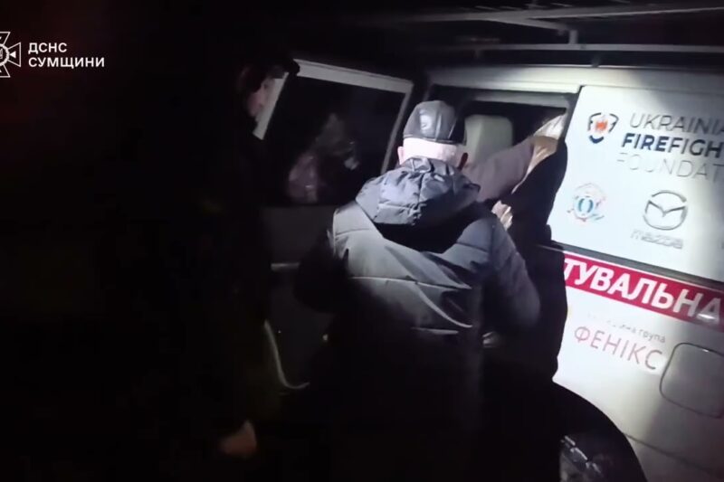 Рятувальники евакуювали жінку та чоловіка зі Зноб-Новгородської громади