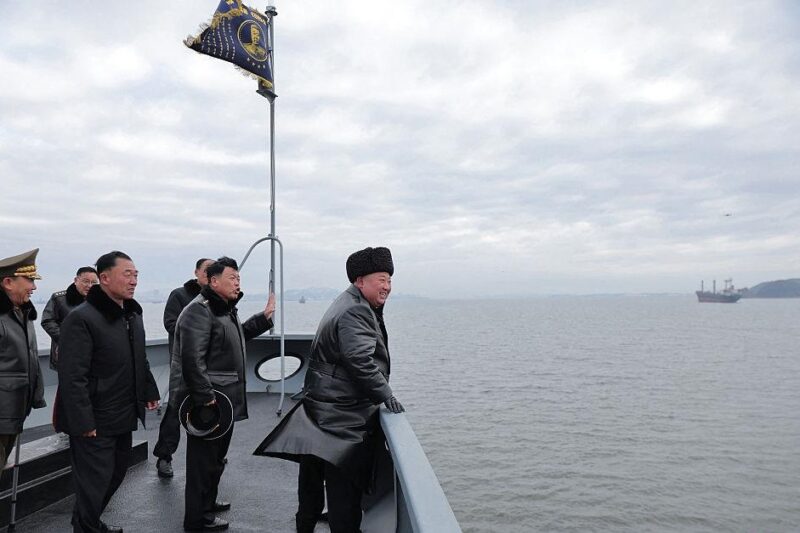 Кім Чен Ин спостерігав за запуском ракет з нового есмінця