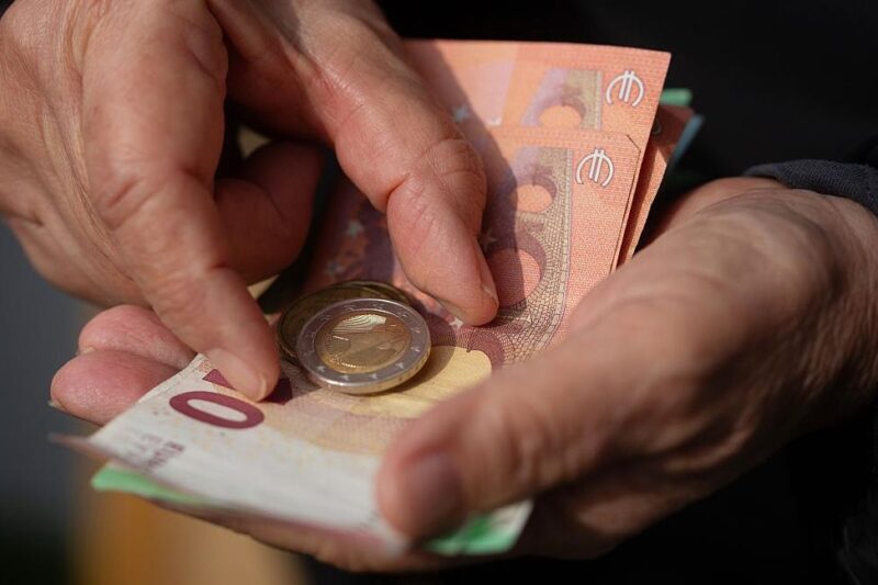 Курс євро злетів до нового рекорду в Україні