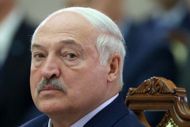 Лукашенко оголосив про “підготовку до війни”