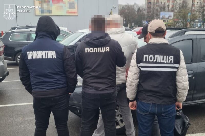 Львівський ексдоцент продавав “роботу в Інтерполі” для виїзду за кордон